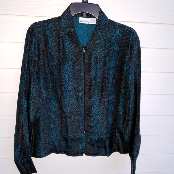 Newport News Tops - 100% Silk Newport News reptile print Zip Up shirt